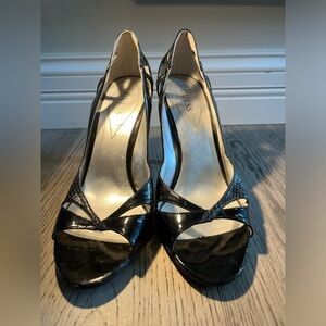 Guess Peep-toe black pump with super cute cut outs!